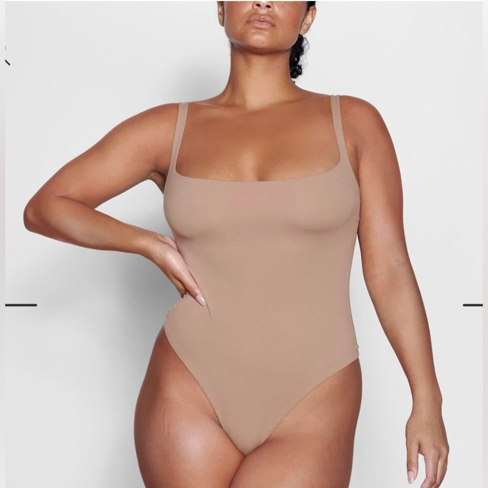 SKIMS Fits Everybody Square neckline Scoop Back Bodysuit